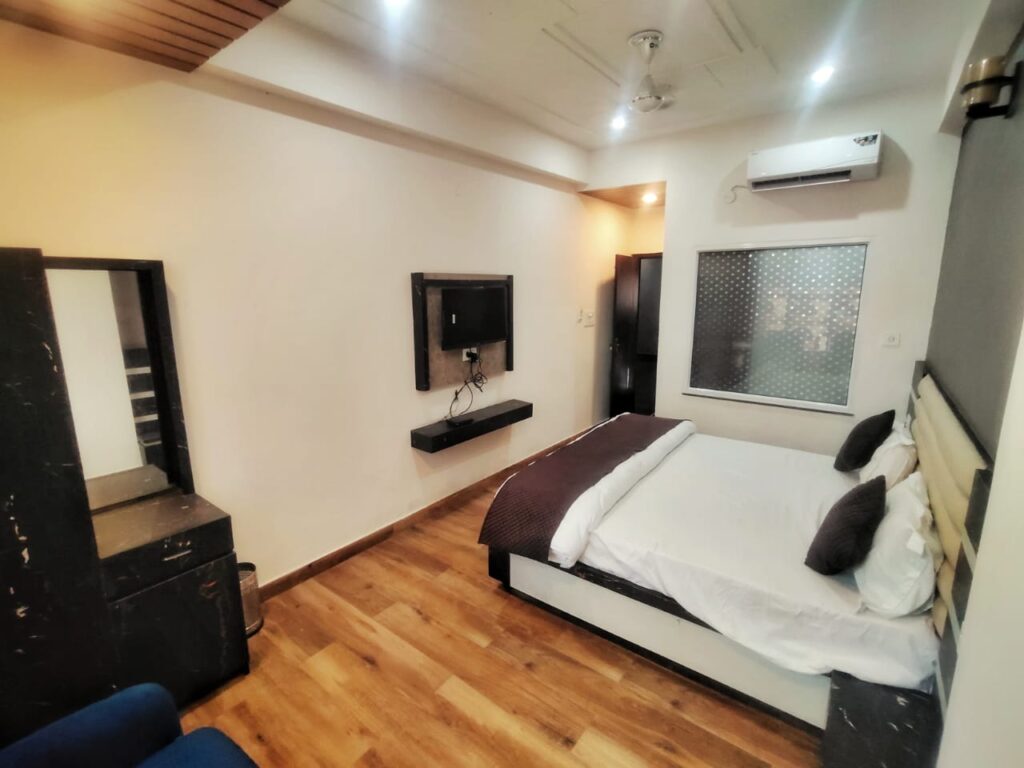 WhatsApp Image 2025-09-18 at 12.18.30 PM (1)